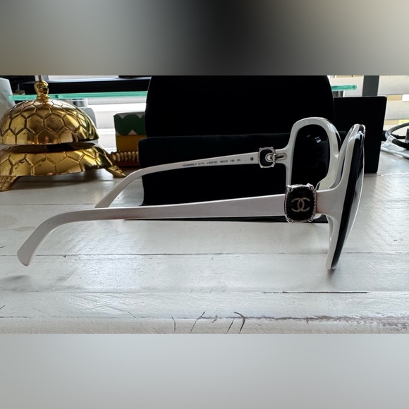 CHANEL Black Sunglasses Case - Picture 4 of 13